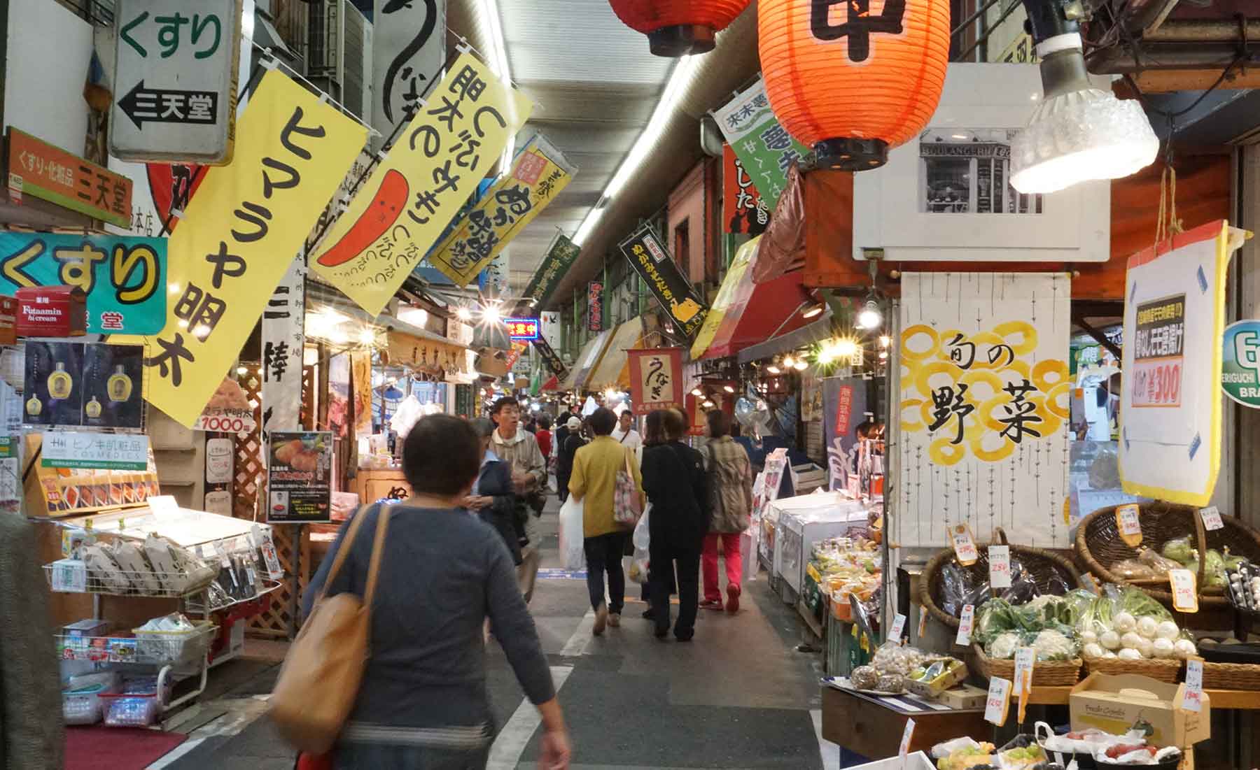 賑わう北九州市の商店街