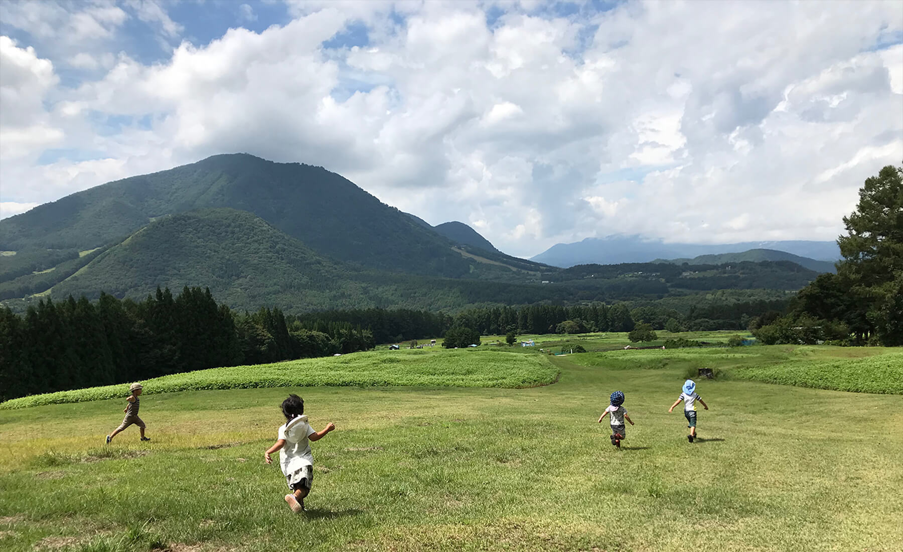 志賀高原の雄大な山々の景色