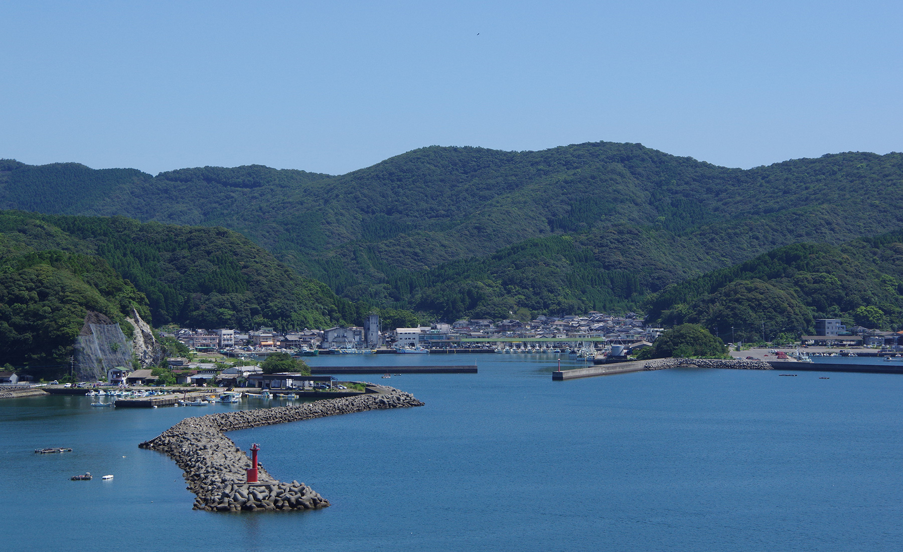 海と山に囲まれた延岡の風景