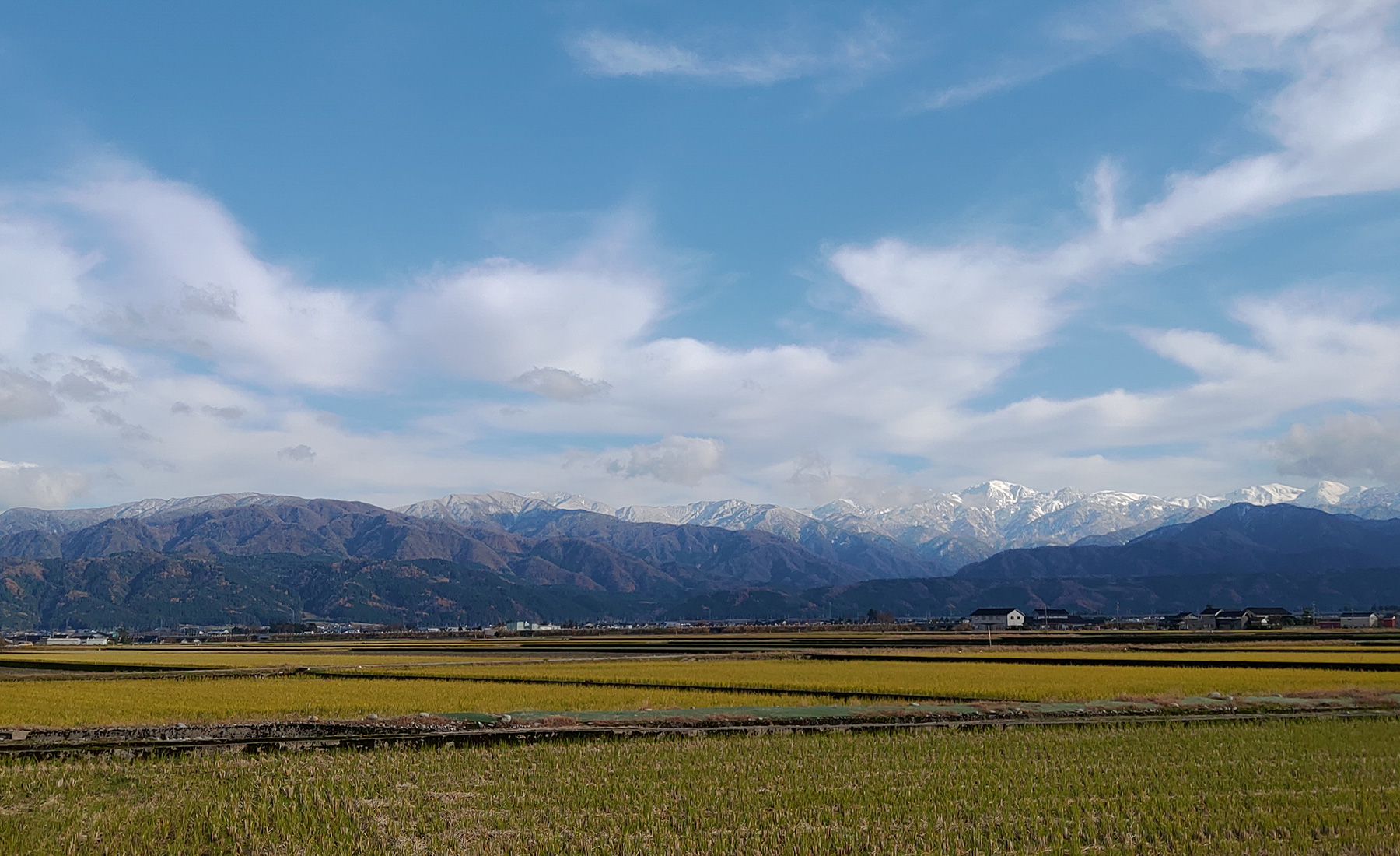 富山県入善町ののどかな景色