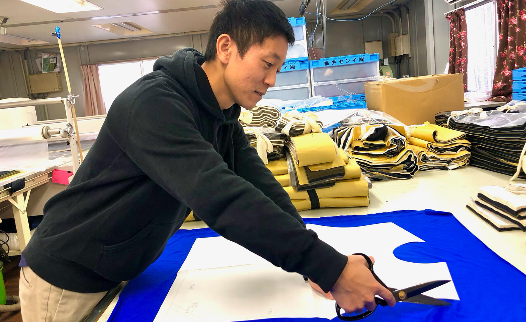 仕事中の菅原さん