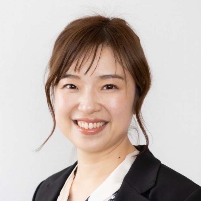 山本 真貴子